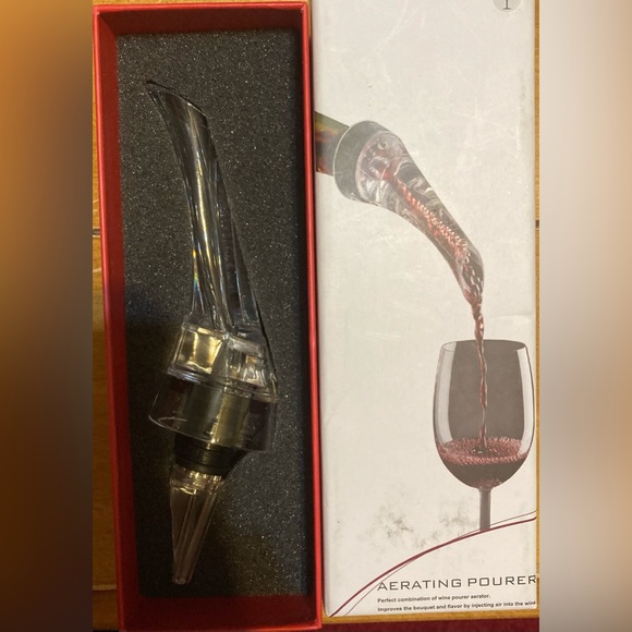 NWT Wine Aerating Pourer - Picture 6 of 10